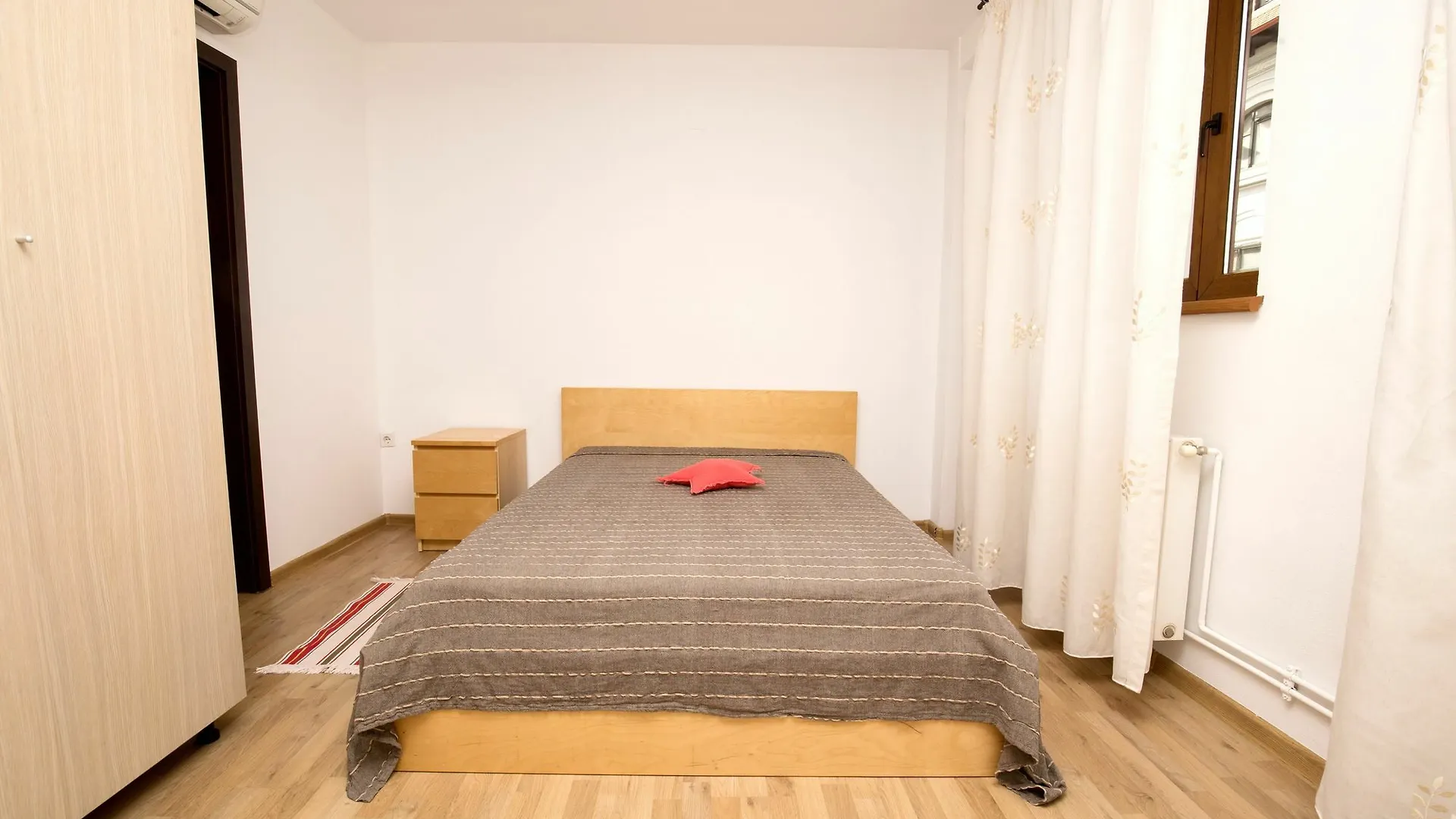 *** ゲストハウス Vatra Accommodation ブカレスト ルーマニア